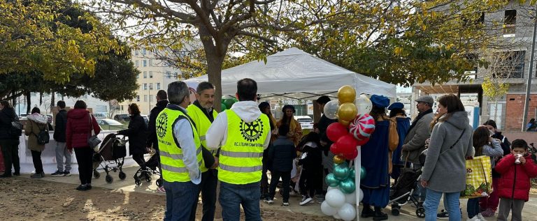 Rotary Club La Eliana reparte ilusión y esperanza en Catarroja